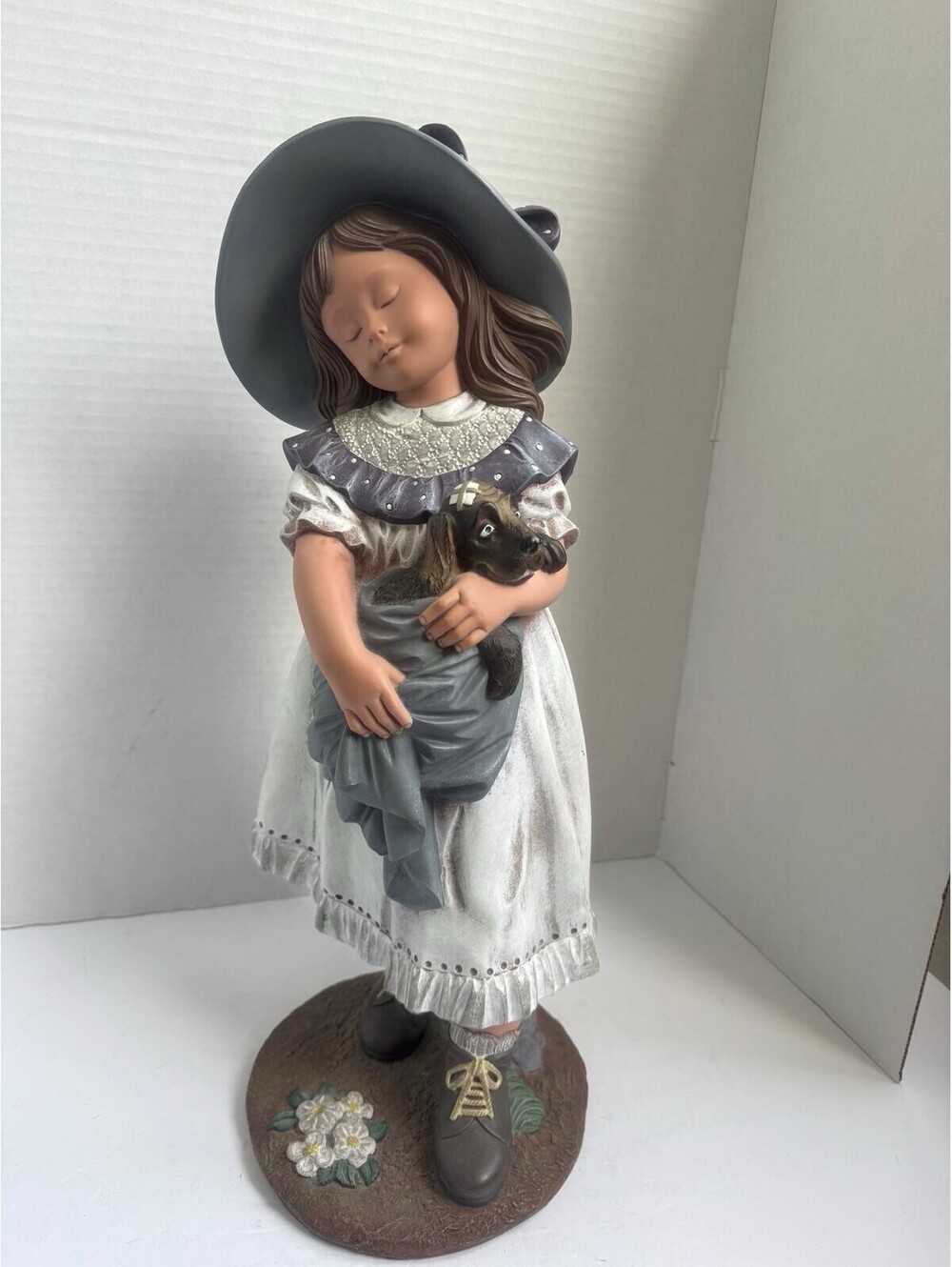 Nadal Studio “Dime dónde te duele” Figurine – Collectible Porcelain/Resin